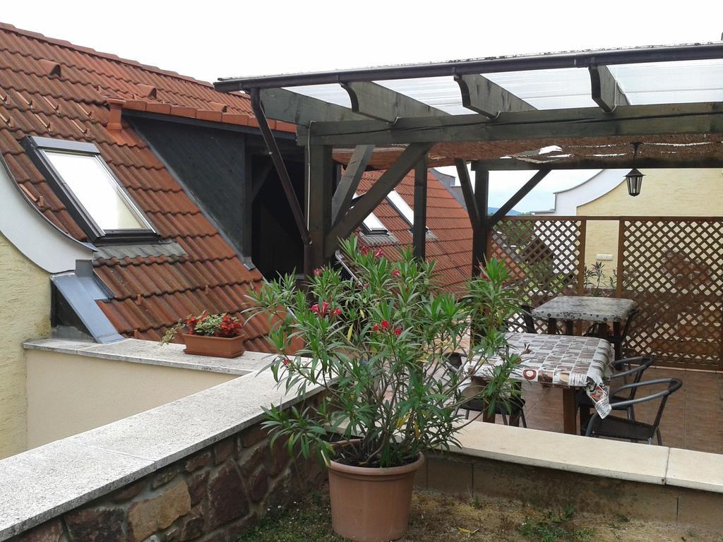 Hillside Apartments Revfulop Bilik gambar